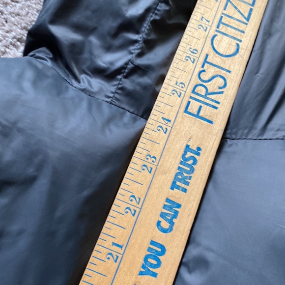 Boy’s Old Navy Puffer Jacket Size Large - Picture 8 of 8